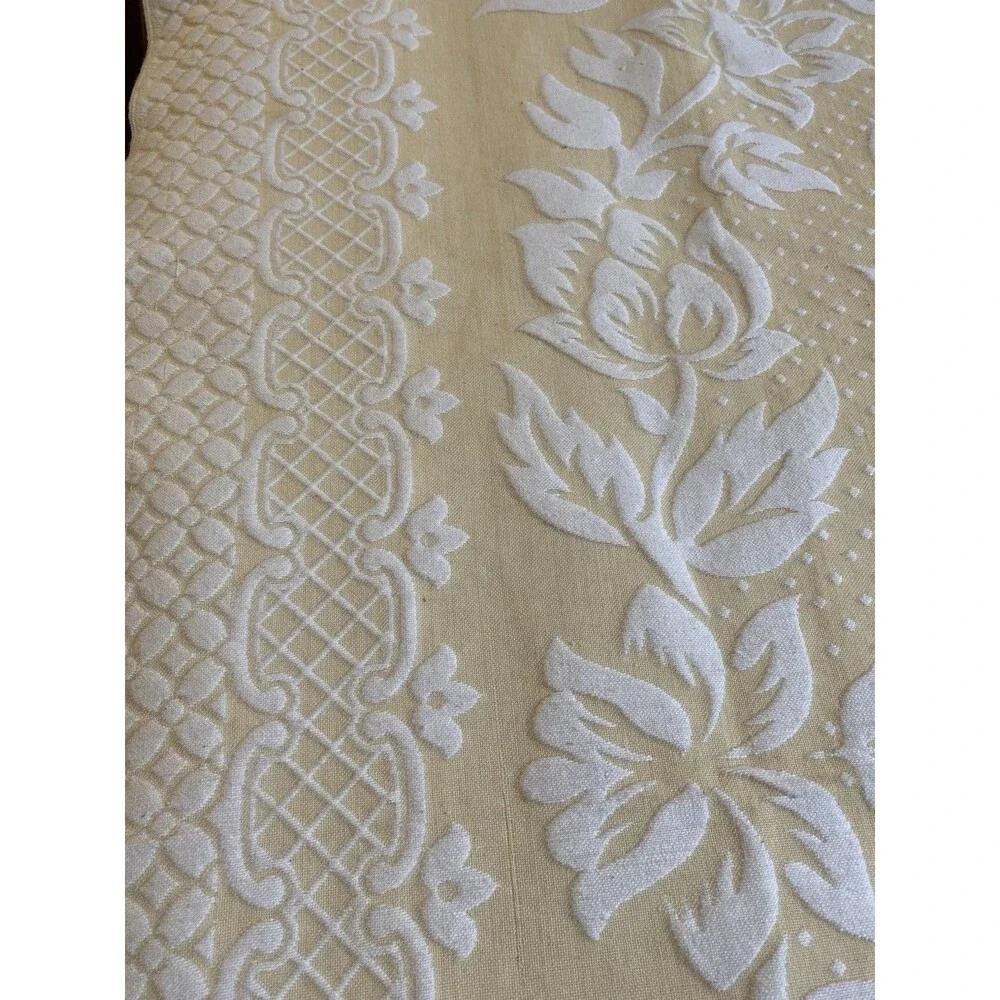 Vintage Yellow & White Damask Textured Matelassé Coverlet Jacquard Twin Blanket